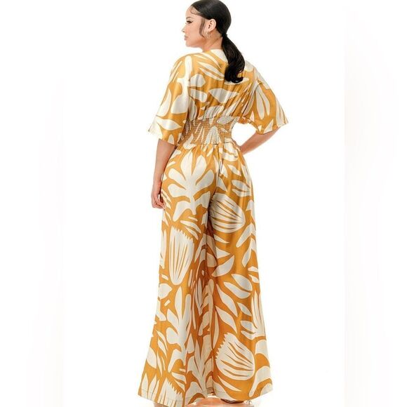 Love Highlight upscale jumpsuit. Palm print this is a summer vacay dream! Sz M. - Picture 7 of 11